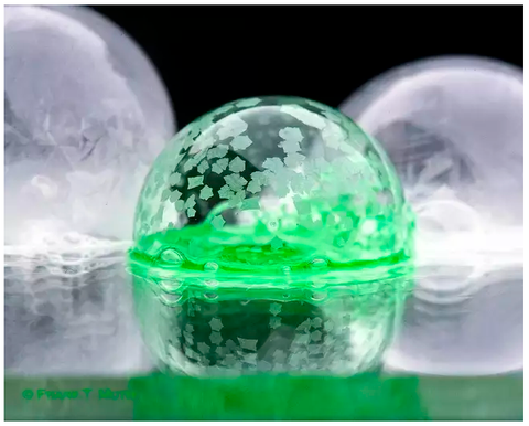 Mê mẩn những quả bong bóng xà phòng đóng băng - Ảnh 4. Mê mẩn những quả bong bóng xà phòng đóng băng - Ảnh 4.
