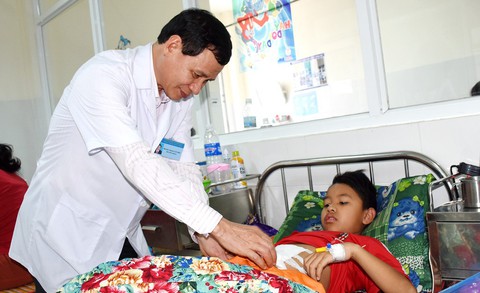 Mê nghiên cứu khoa học vì bệnh nhân - Ảnh 1. Mê nghiên cứu khoa học vì bệnh nhân - Ảnh 1.
