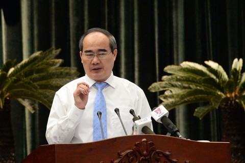 Bí thư Thành ủy Nguyễn Thiện Nhân: ‘Cần tăng lương cho chủ tịch quận’ - Ảnh 1. Bí thư Thành ủy Nguyễn Thiện Nhân: ‘Cần tăng lương cho chủ tịch quận’ - Ảnh 1.