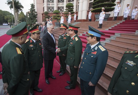 Một ngày của Bộ trưởng Quốc phòng Mỹ James Mattis ở Hà Nội - Ảnh 9. Một ngày của Bộ trưởng Quốc phòng Mỹ James Mattis ở Hà Nội - Ảnh 9.