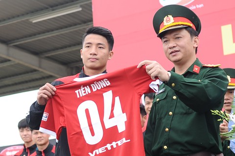 Tập đoàn Viettel tặng 1 tỉ đồng cho đội tuyển U-23 VN - Ảnh 2. Tập đoàn Viettel tặng 1 tỉ đồng cho đội tuyển U-23 VN - Ảnh 2.