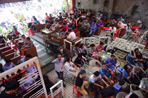 Người hâm mộ cuồng nhiệt cùng U23 Việt Nam trong trận bán kết lịch sử - Ảnh 20. Người hâm mộ cuồng nhiệt cùng U23 Việt Nam trong trận bán kết lịch sử - Ảnh 20.