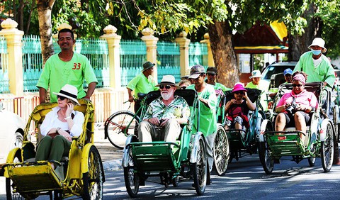Thủ tướng Campuchia góp gần 150.000 USD lập quỹ xích lô - Ảnh 3. Thủ tướng Campuchia góp gần 150.000 USD lập quỹ xích lô - Ảnh 3.