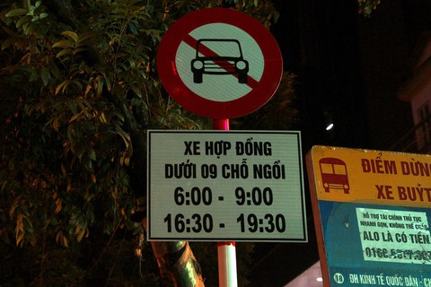 Hà Nội chính thức đề xuất cấm Grab, Uber ở 11 tuyến phố - Ảnh 1. Hà Nội chính thức đề xuất cấm Grab, Uber ở 11 tuyến phố - Ảnh 1.