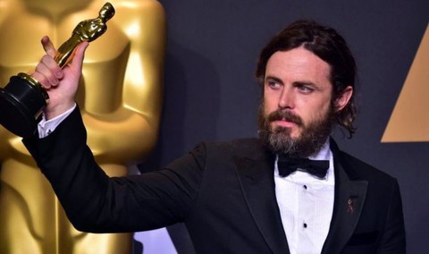 Bê bối tình dục, Casey Affleck từ chối giới thiệu giải thưởng ở Oscar - Ảnh 1. Bê bối tình dục, Casey Affleck từ chối giới thiệu giải thưởng ở Oscar - Ảnh 1.