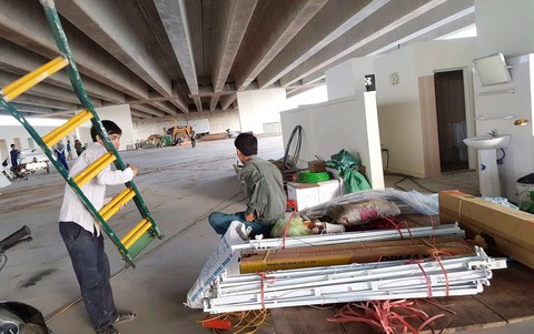 Lấn chiếm gầm cầu đường cao tốc Hà Nội - Hải Phòng - Ảnh 1. Lấn chiếm gầm cầu đường cao tốc Hà Nội - Hải Phòng - Ảnh 1.
