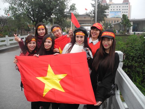 Cổ động viên Móng Cái lặn lội sang Thường Châu cổ vũ U23 Việt Nam - Ảnh 5. Cổ động viên Móng Cái lặn lội sang Thường Châu cổ vũ U23 Việt Nam - Ảnh 5.
