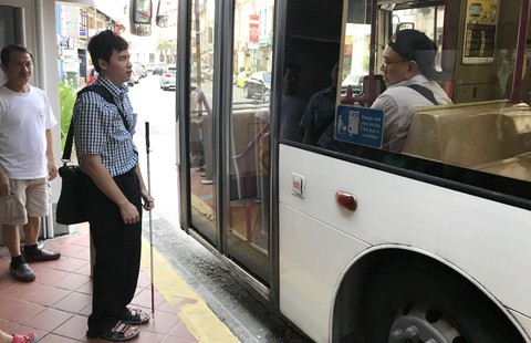 Lập trình viên khiếm thị người Việt ở Singapore - Ảnh 1. Lập trình viên khiếm thị người Việt ở Singapore - Ảnh 1.
