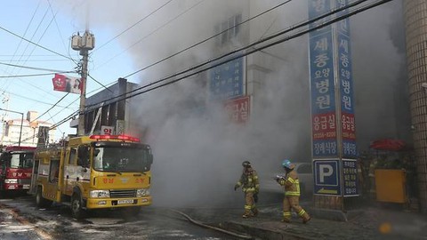 Cháy bệnh viện Hàn Quốc, ít nhất 41 người chết - Ảnh 3. Cháy bệnh viện Hàn Quốc, ít nhất 41 người chết - Ảnh 3.