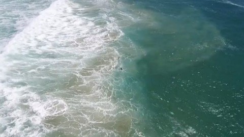 Máy bay không người lái cứu hộ người thành công trên biển - Ảnh 1. Máy bay không người lái cứu hộ người thành công trên biển - Ảnh 1.