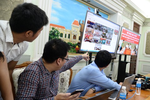 Thay thư mời họp bằng giấy, tiết kiệm 20 tỉ mỗi năm - Ảnh 1. Thay thư mời họp bằng giấy, tiết kiệm 20 tỉ mỗi năm - Ảnh 1.
