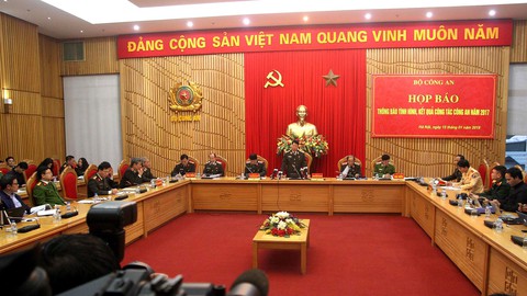 Bộ Công an họp báo, nhiều câu hỏi cho vụ Vũ nhôm - Ảnh 3. Bộ Công an họp báo, nhiều câu hỏi cho vụ Vũ nhôm - Ảnh 3.