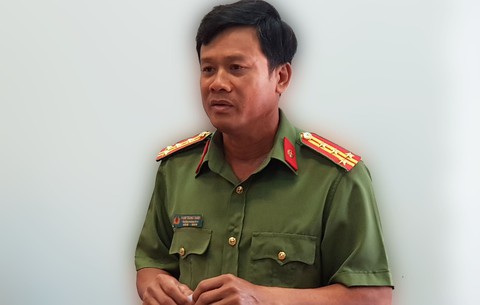 Công an tìm 4 người mua bán dâm bị bêu tên giữa đường để xin lỗi - Ảnh 1. Công an tìm 4 người mua bán dâm bị bêu tên giữa đường để xin lỗi - Ảnh 1.