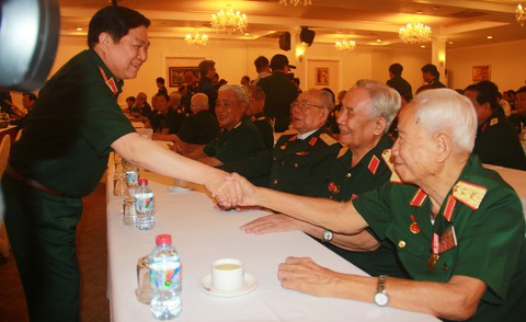 Cán bộ cao cấp nghỉ hưu là nguồn kinh nghiệm thực tiễn quý giá - Ảnh 1. Cán bộ cao cấp nghỉ hưu là nguồn kinh nghiệm thực tiễn quý giá - Ảnh 1.