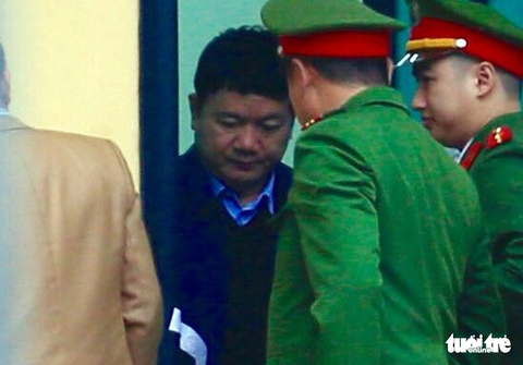 Nhiều người nước ngoài đến dự phiên xử ông Đinh La Thăng - Ảnh 2. Nhiều người nước ngoài đến dự phiên xử ông Đinh La Thăng - Ảnh 2.