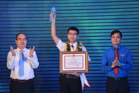 Vinh danh 10 công dân trẻ tiêu biểu TP.HCM năm 2017 - Ảnh 2. Vinh danh 10 công dân trẻ tiêu biểu TP.HCM năm 2017 - Ảnh 2.
