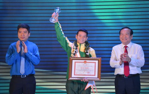 Vinh danh 10 công dân trẻ tiêu biểu TP.HCM năm 2017 - Ảnh 5. Vinh danh 10 công dân trẻ tiêu biểu TP.HCM năm 2017 - Ảnh 5.