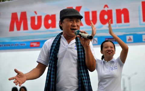 Nghệ sĩ hát, ngư dân phụ hò với Mùa xuân biển đảo 2018 - Ảnh 12. Nghệ sĩ hát, ngư dân phụ hò với Mùa xuân biển đảo 2018 - Ảnh 12.