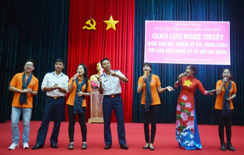Mùa xuân biển đảo 2018 đến với vùng Cảnh sát biển 4 - Ảnh 6. Mùa xuân biển đảo 2018 đến với vùng Cảnh sát biển 4 - Ảnh 6.