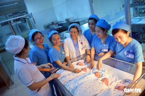 Những công dân đầu tiên của TP.HCM năm 2018 - Ảnh 1. Những công dân đầu tiên của TP.HCM năm 2018 - Ảnh 1.