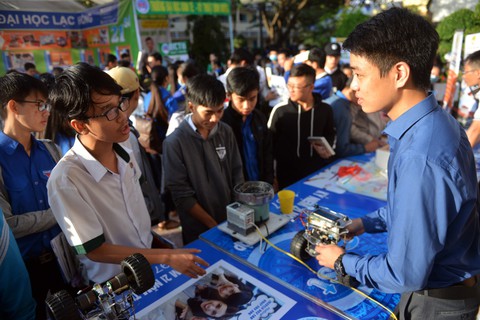 Đề thi THPT quốc gia 2018 sẽ tăng số câu hỏi phân hóa - Ảnh 1. Đề thi THPT quốc gia 2018 sẽ tăng số câu hỏi phân hóa - Ảnh 1.