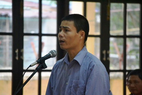 Nguyên đại úy biên phòng khai chỉ khai thác gỗ ở bên Lào - Ảnh 2. Nguyên đại úy biên phòng khai chỉ khai thác gỗ ở bên Lào - Ảnh 2.