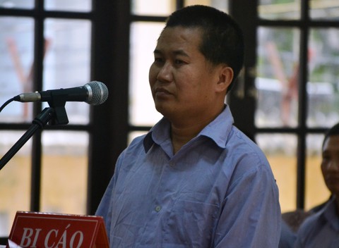 Nguyên đại úy biên phòng khai chỉ khai thác gỗ ở bên Lào - Ảnh 1. Nguyên đại úy biên phòng khai chỉ khai thác gỗ ở bên Lào - Ảnh 1.