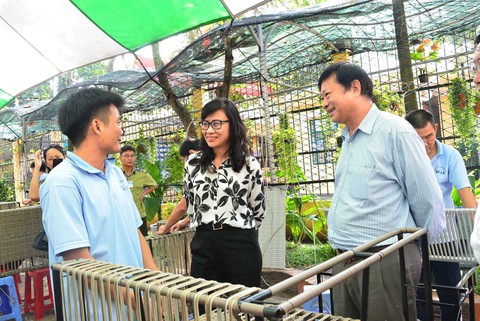 Lãnh đạo TP.HCM thăm, tặng quà các cơ sở xã hội - Ảnh 1.