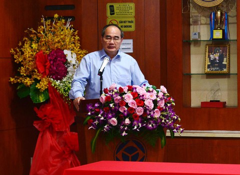 ‘Công nhân không vận hành được máy móc buộc phải sa thải’ - Ảnh 1. ‘Công nhân không vận hành được máy móc buộc phải sa thải’ - Ảnh 1.