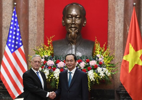 Một ngày của Bộ trưởng Quốc phòng Mỹ James Mattis ở Hà Nội - Ảnh 2. Một ngày của Bộ trưởng Quốc phòng Mỹ James Mattis ở Hà Nội - Ảnh 2.