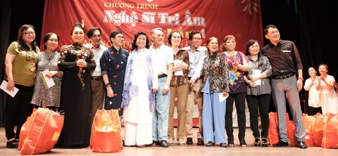 Nghệ sĩ Kim Cương, Thành Lộc, Hữu Châu... chúc tết sớm - Ảnh 3. Nghệ sĩ Kim Cương, Thành Lộc, Hữu Châu... chúc tết sớm - Ảnh 3.