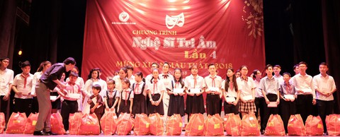 Nghệ sĩ Kim Cương, Thành Lộc, Hữu Châu... chúc tết sớm - Ảnh 4. Nghệ sĩ Kim Cương, Thành Lộc, Hữu Châu... chúc tết sớm - Ảnh 4.