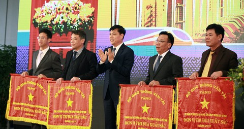 Nâng cao chất lượng dịch vụ, ngành đường sắt lãi 154 tỉ đồng - Ảnh 1. Nâng cao chất lượng dịch vụ, ngành đường sắt lãi 154 tỉ đồng - Ảnh 1.