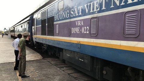 Kỷ luật cá nhân để xảy ra sự cố tàu vượt tín hiệu trái phép - Ảnh 1. Kỷ luật cá nhân để xảy ra sự cố tàu vượt tín hiệu trái phép - Ảnh 1.