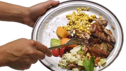 Vì lời đàm tiếu tôi rất ngại lấy thức ăn thừa mang về - Ảnh 1. Vì lời đàm tiếu tôi rất ngại lấy thức ăn thừa mang về - Ảnh 1.