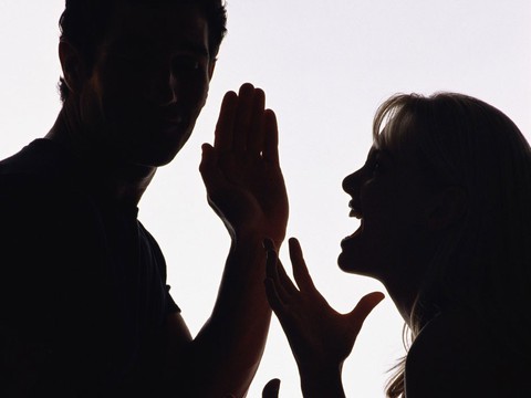 Đừng đốt lò hôn nhân vì cơn cãi vã - Ảnh 2. Đừng đốt lò hôn nhân vì cơn cãi vã - Ảnh 2.