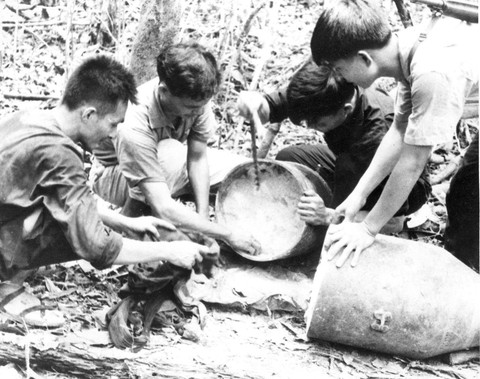 Bộ ảnh đặc biệt năm Mậu Thân 1968 của quân đội Mỹ - Ảnh 12. Bộ ảnh đặc biệt năm Mậu Thân 1968 của quân đội Mỹ - Ảnh 12.
