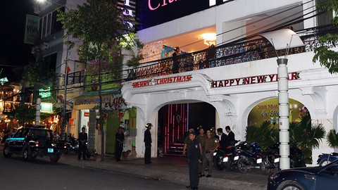 Cần Thơ, Bình Dương: Đột kích quán bar, phát hiện nhiều thanh niên sử dụng ma túy - Ảnh 1. Cần Thơ, Bình Dương: Đột kích quán bar, phát hiện nhiều thanh niên sử dụng ma túy - Ảnh 1.