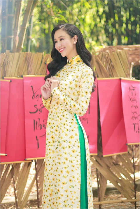 Quán quân Tình Bolero 2017 Hà Thu tung MV Xuân đẹp làm sao - Ảnh 6. Quán quân Tình Bolero 2017 Hà Thu tung MV Xuân đẹp làm sao - Ảnh 6.