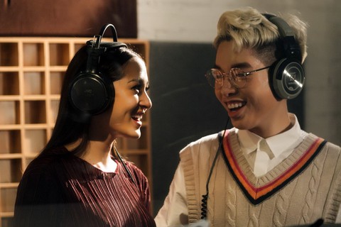 19 ca sĩ, nhóm nhạc hòa giọng trong album Bình tĩnh sống - Ảnh 6. 19 ca sĩ, nhóm nhạc hòa giọng trong album Bình tĩnh sống - Ảnh 6.