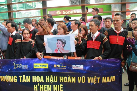 Đắk Lắk gặp gỡ, khen thưởng Hoa hậu Hoàn vũ H’Hen Niê - Ảnh 5. Đắk Lắk gặp gỡ, khen thưởng Hoa hậu Hoàn vũ H’Hen Niê - Ảnh 5.