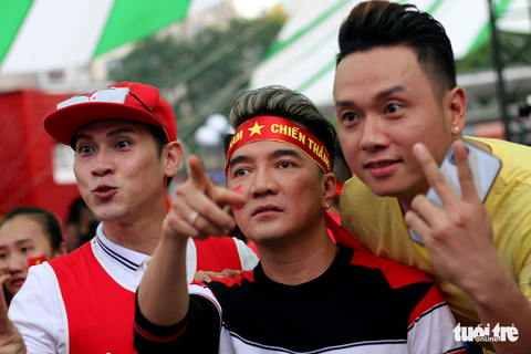 Nghệ sĩ Sài Gòn tụ hội cổ vũ đội tuyển U23 Việt Nam - Ảnh 4. Nghệ sĩ Sài Gòn tụ hội cổ vũ đội tuyển U23 Việt Nam - Ảnh 4.