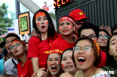 Nghệ sĩ Sài Gòn tụ hội cổ vũ đội tuyển U23 Việt Nam - Ảnh 8. Nghệ sĩ Sài Gòn tụ hội cổ vũ đội tuyển U23 Việt Nam - Ảnh 8.