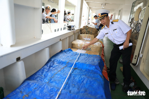 Những tàu hàng ấm tình đang đến với nhà giàn DK1 - Ảnh 4. Những tàu hàng ấm tình đang đến với nhà giàn DK1 - Ảnh 4.