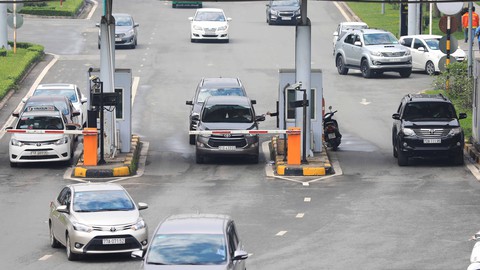 Hãy dừng ngay việc thu phí vào sân bay - Ảnh 1. Hãy dừng ngay việc thu phí vào sân bay - Ảnh 1.