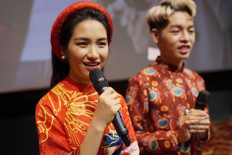 Đức Phúc, Hòa Minzy chọc ghẹo khán giả khi ra mắt MV Tết - Ảnh 1. Đức Phúc, Hòa Minzy chọc ghẹo khán giả khi ra mắt MV Tết - Ảnh 1.