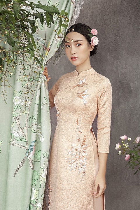 Hoa hậu Đỗ Mỹ Linh hoá nàng tiên hoa ngày Tết - Ảnh 4. Hoa hậu Đỗ Mỹ Linh hoá nàng tiên hoa ngày Tết - Ảnh 4.