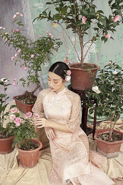 Hoa hậu Đỗ Mỹ Linh hoá nàng tiên hoa ngày Tết - Ảnh 5. Hoa hậu Đỗ Mỹ Linh hoá nàng tiên hoa ngày Tết - Ảnh 5.