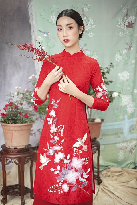 Hoa hậu Đỗ Mỹ Linh hoá nàng tiên hoa ngày Tết - Ảnh 6. Hoa hậu Đỗ Mỹ Linh hoá nàng tiên hoa ngày Tết - Ảnh 6.