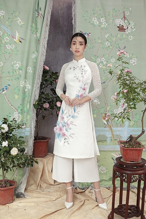 Hoa hậu Đỗ Mỹ Linh hoá nàng tiên hoa ngày Tết - Ảnh 8. Hoa hậu Đỗ Mỹ Linh hoá nàng tiên hoa ngày Tết - Ảnh 8.